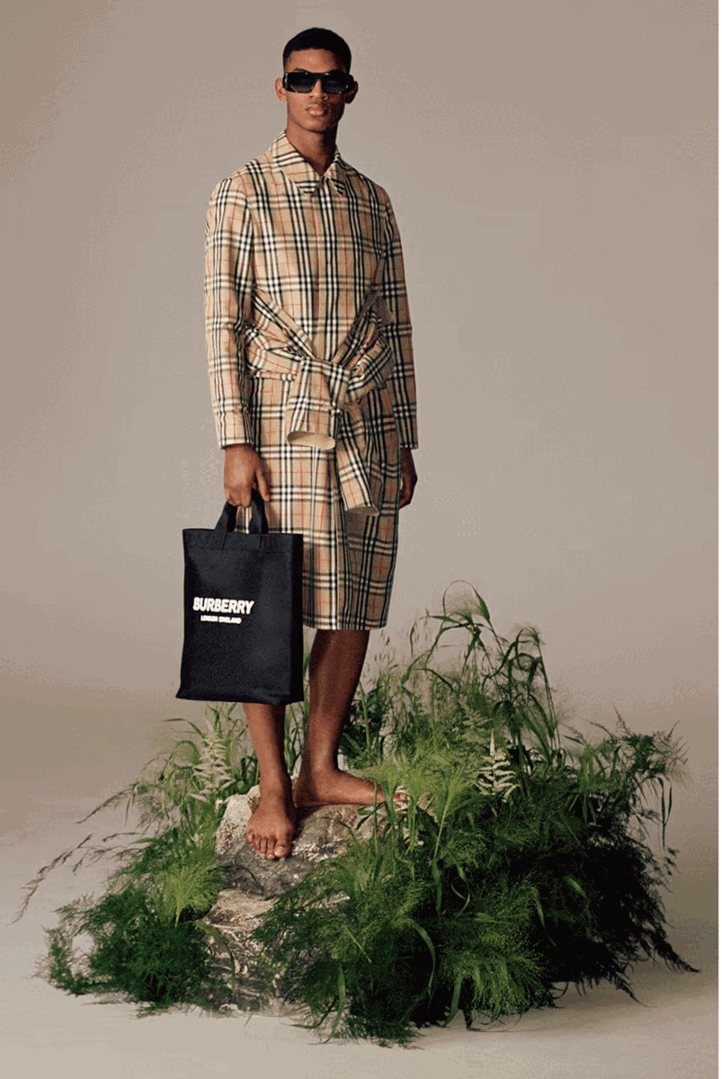 Burberry cũng chính thức tuyên bố về việc chuyển mình thành một thương hiệu thời trang bền vững cao cấp với dòng sản phẩm “ReBurberry Edit”.