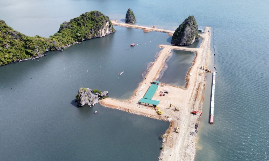 Dự án khu đô thị 10B phường Quang Hanh (TP. Cẩm Phả) có 3,88ha nằm trong đệm vịnh Hạ Long. Ảnh: Đỗ Hoàng.