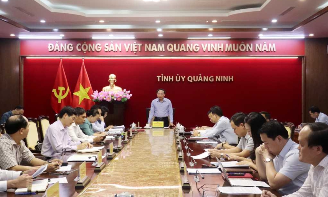 Ông Nguyễn Xuân Ký, Bí thư Tỉnh ủy, Chủ tịch HĐND tỉnh, chủ trì cuộc họp