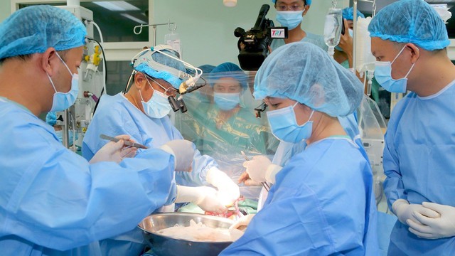 Đảm bảo thuốc, vật tư y tế cho công tác điều trị. Ảnh - Bệnh viện Trung ương Huế.