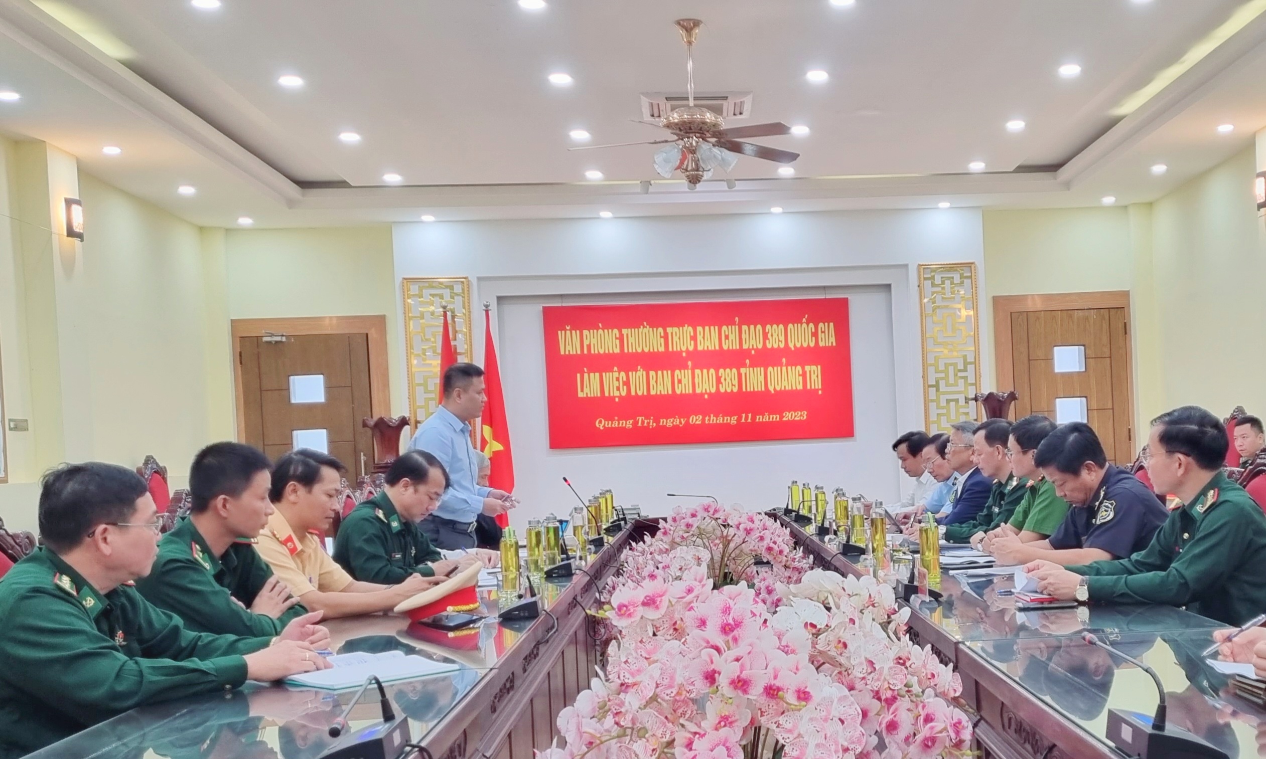 Toàn cảnh buổi làm việc (Ảnh - Kăn Sương)