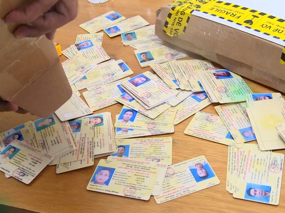 C&aacute;c đối tượng sản xuất nhiều loại giấy tờ giả