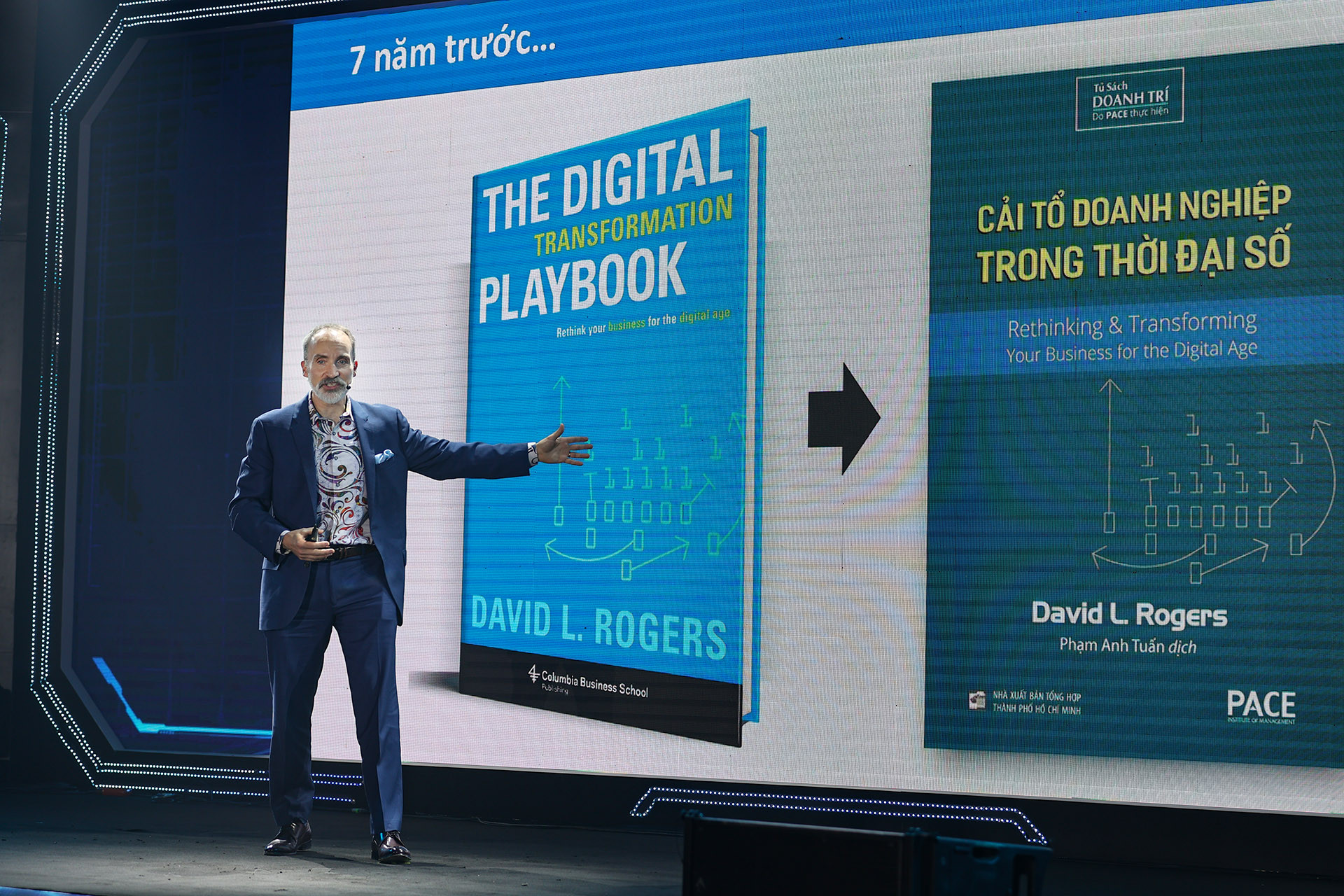 Giáo sư David L. Rogers chia sẻ kinh nghiệm về chuyển đổi số.