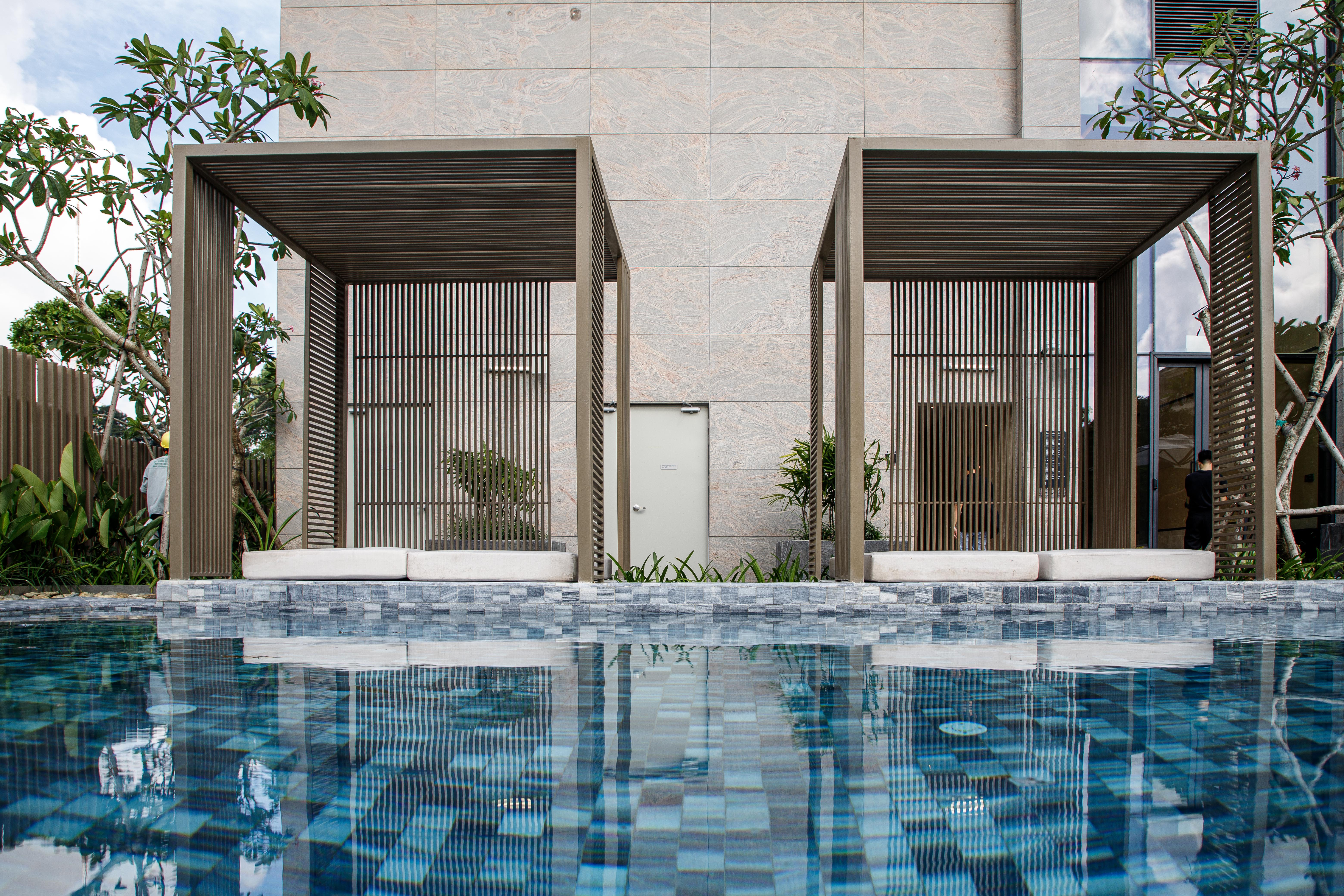 Các tiện ích nội khu như hồ bơi, spa được vận hành và quản lý bởi đội ngũ quản gia Marriott chuyên nghiệp.