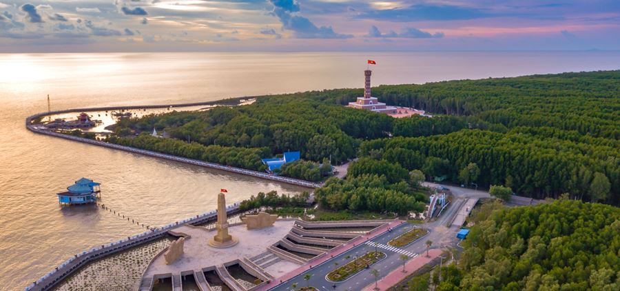 Đề xuất k&eacute;o d&agrave;i tuyến cao tốc Bắc Nam đến Đất Mũi, C&agrave; Mau&nbsp;nhằm gắn liền với quy hoạch tỉnh C&agrave; Mau về ph&aacute;t triển cảng biển tổng hợp H&ograve;n Khoai, khu kinh tế Năm Căn, khu du lịch quốc gia Mũi C&agrave; Mau.