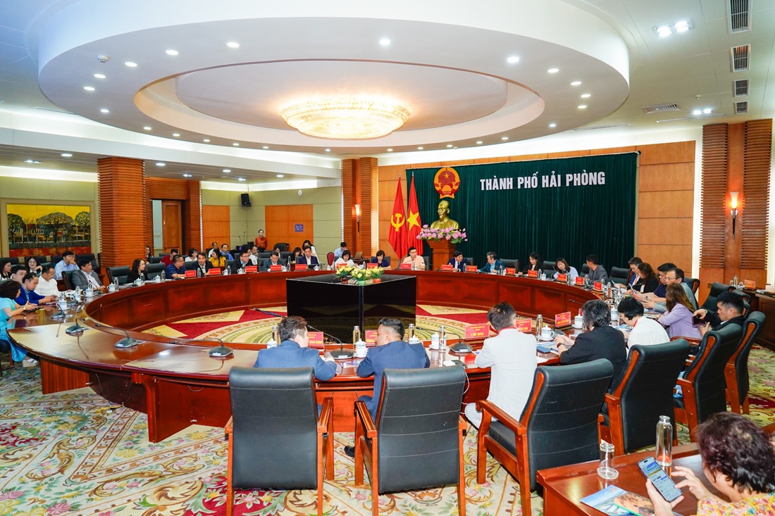 Đoàn công tác Liên đoàn Doanh nghiệp Singapore gặp gỡ làm việc với UBND TP