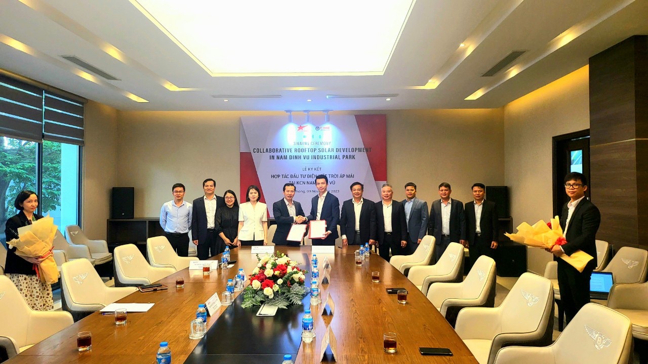 Công ty cổ phần Tập đoàn đầu tư Sao Đỏ ký kết hợp tác với Công ty cổ phần đầu tư CME Solar triển khai đầu tư hệ thống điện mặt trời áp mái