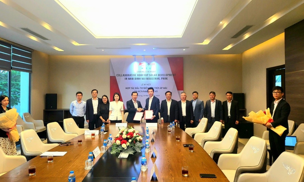 Công ty cổ phần Tập đoàn đầu tư Sao Đỏ ký kết hợp tác với Công ty cổ phần đầu tư CME Solar triển khai đầu tư hệ thống điện mặt trời áp mái