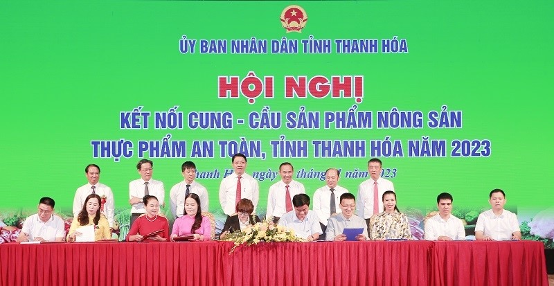 Lễ ký kết các hợp đồng cung ứng - tiêu thụ sản phẩm nông sản, thực phẩm an toàn