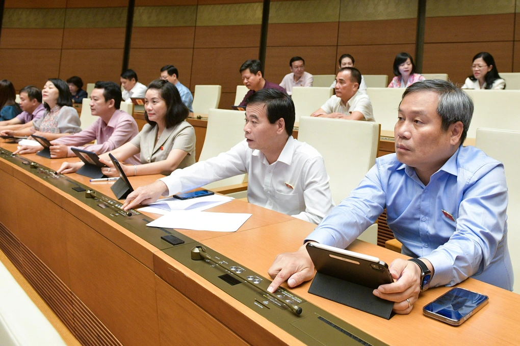 Quốc hội bấm nút thông qua Nghị quyết về dự toán ngân sách nhà nước năm 2024..