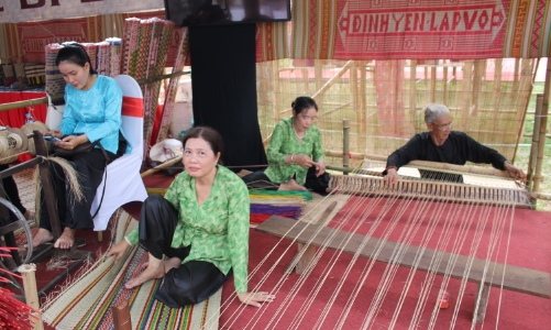 Đưa sản phẩm làng nghề Việt Nam vươn tầm thế giới