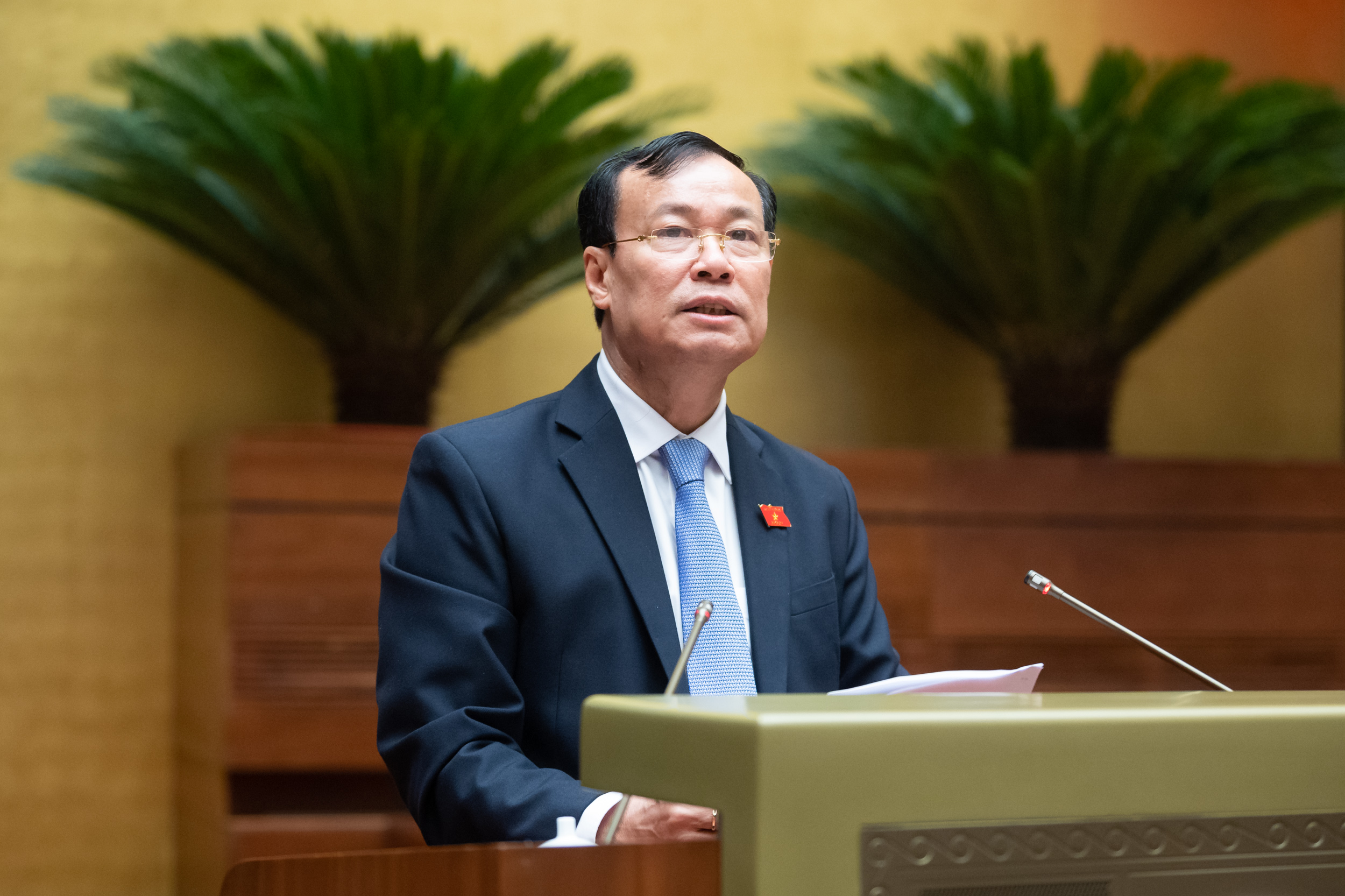 &nbsp;Chủ nhiệm Ủy ban Quốc ph&ograve;ng v&agrave; An ninh của Quốc hội L&ecirc; Tấn Tới b&aacute;o c&aacute;o thẩm tra dự &aacute;n Luật Trật tự, an to&agrave;n giao th&ocirc;ng đường bộ.