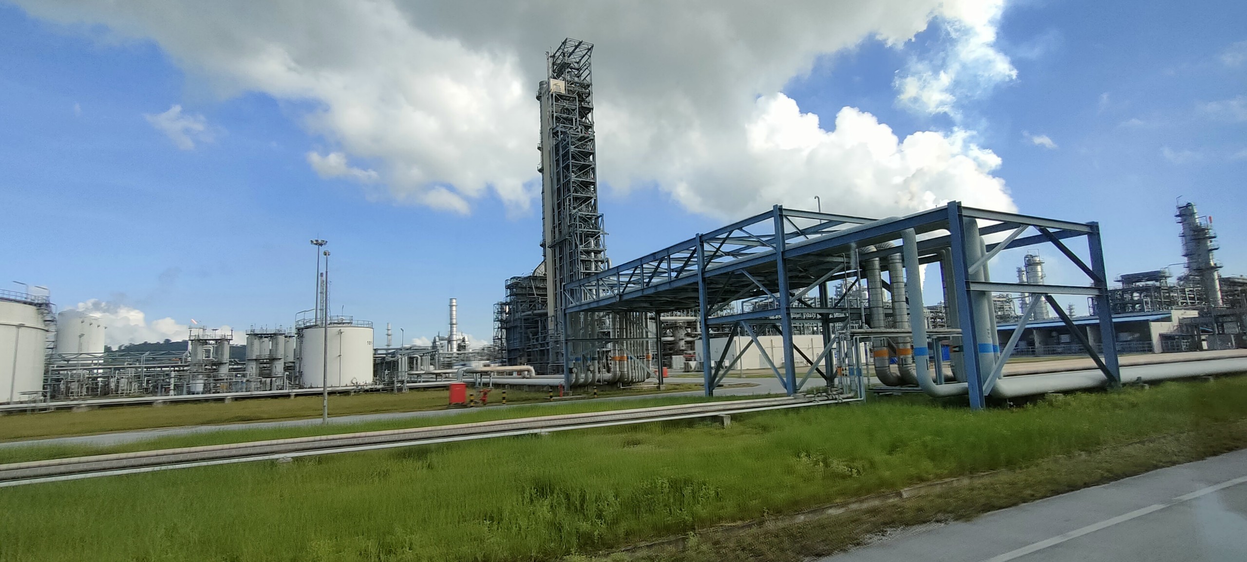 Nh&agrave; m&aacute;y lọc h&oacute;a dầu Nghi Sơn&nbsp;tại Khu kinh tế Nghi Sơn