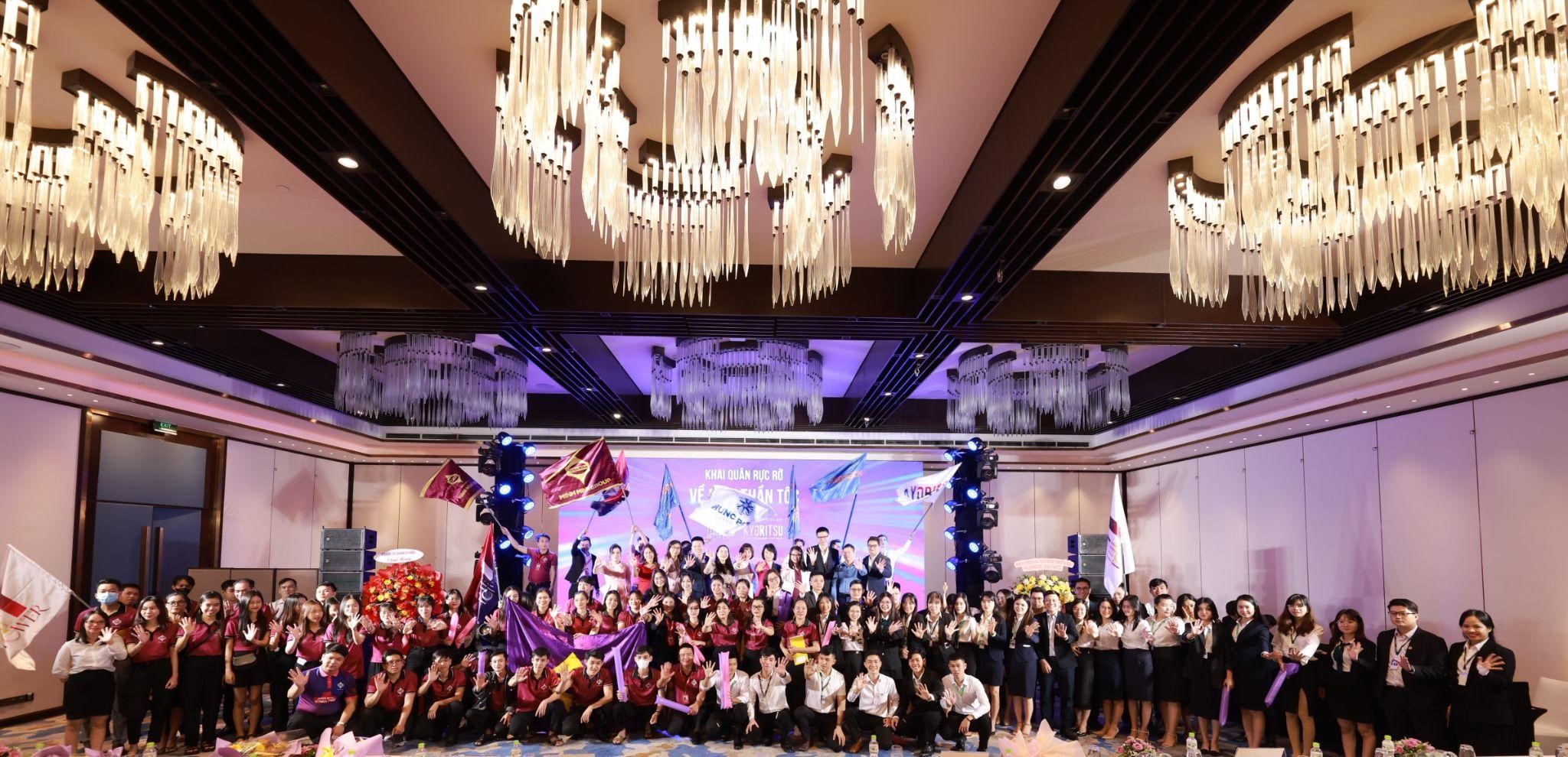 Ban lãnh đạo Kyoritsu Maintenance Việt Nam chụp ảnh lưu niệm cùng các đại lý phân phối tại lễ ra quân dự án The One Tower Đà Nẵng tổ chức ngày 9/11 vừa qua. 