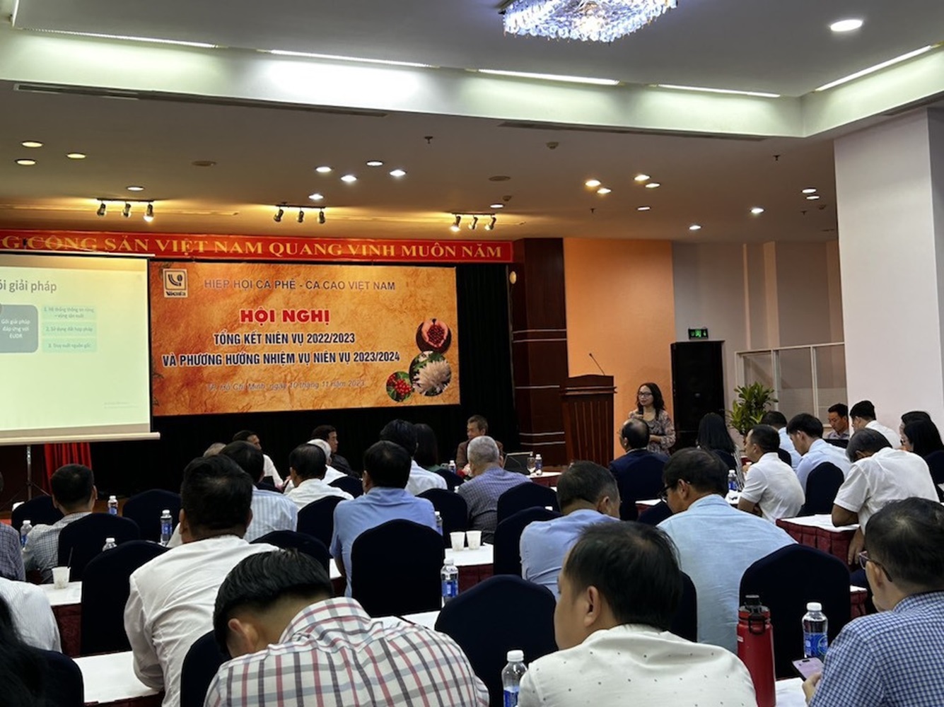 Quang cảnh hội nghị.