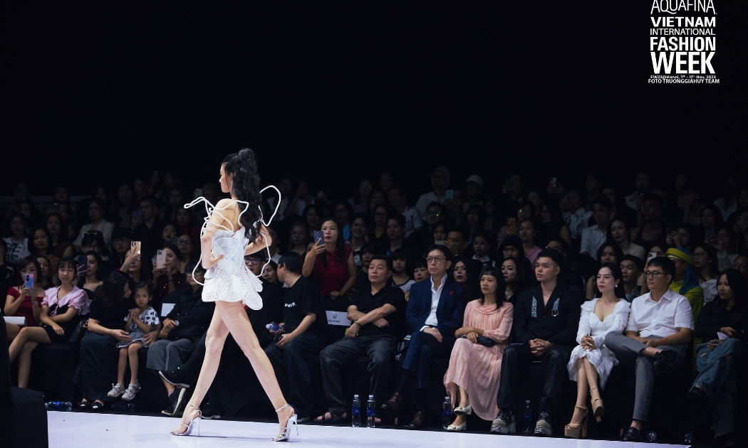 Quang cảnh show diễn 