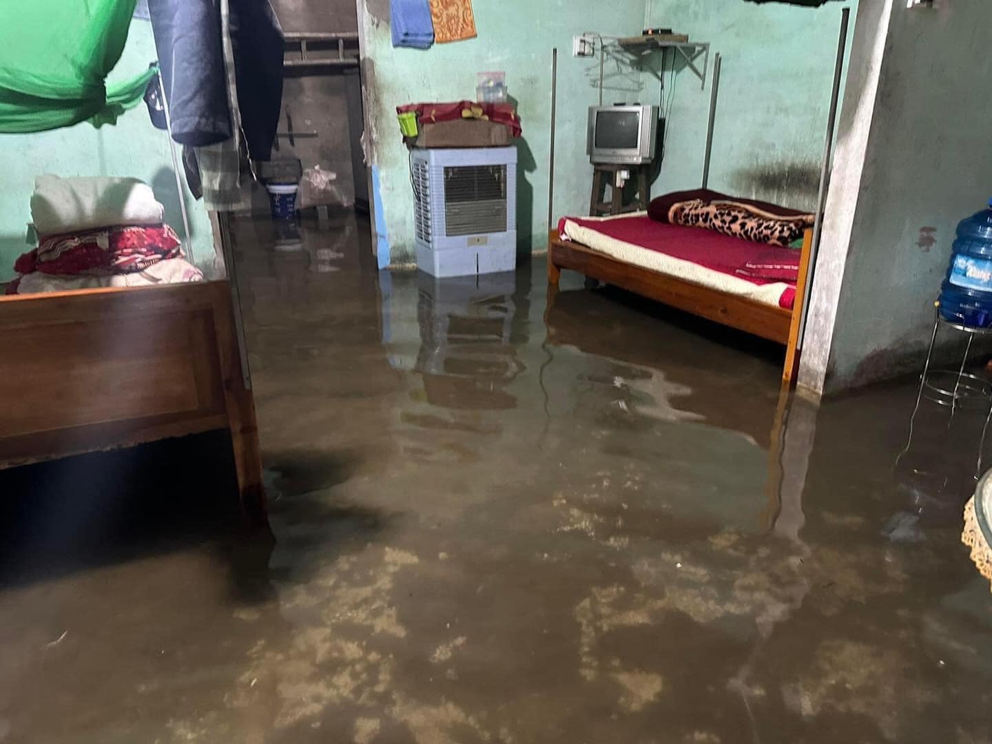 Nước lũ gây ngập nhiều nhà dân tại huyện Can Lộc 