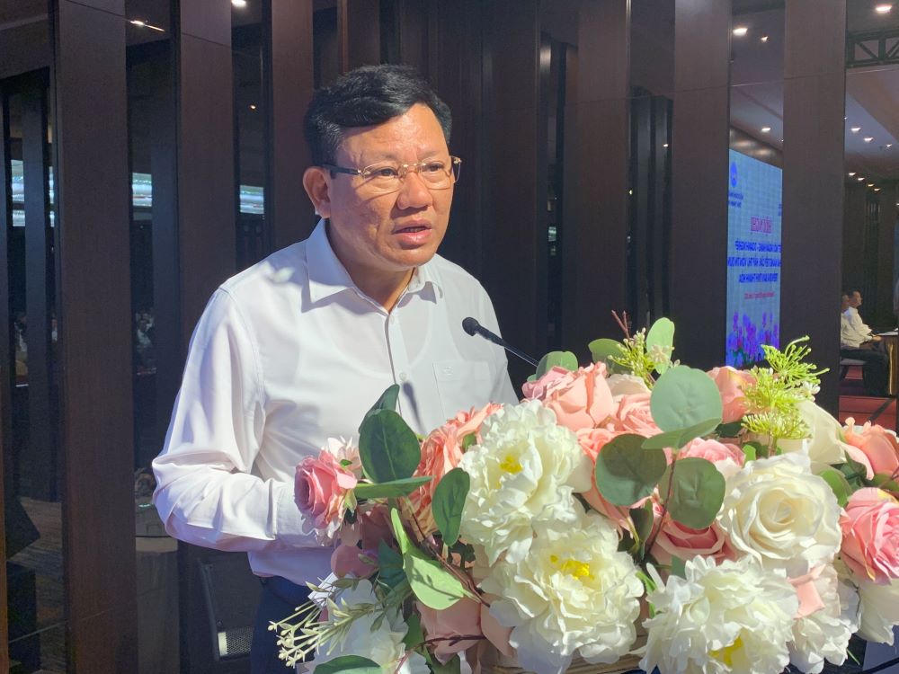 Ông Nguyễn Văn Thi, Phó Chủ tịch Thường trực UBND tỉnh Thanh Hóa, phát biểu tại hội nghị