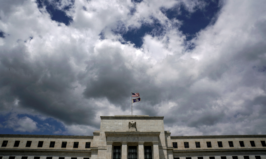 Bên ngoài trụ sở Fed ở Washington DC - Ảnh: Reuters.