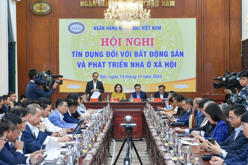 Hội nghị diễn ra tại trụ sở Ng&acirc;n h&agrave;ng Nh&agrave; nước.