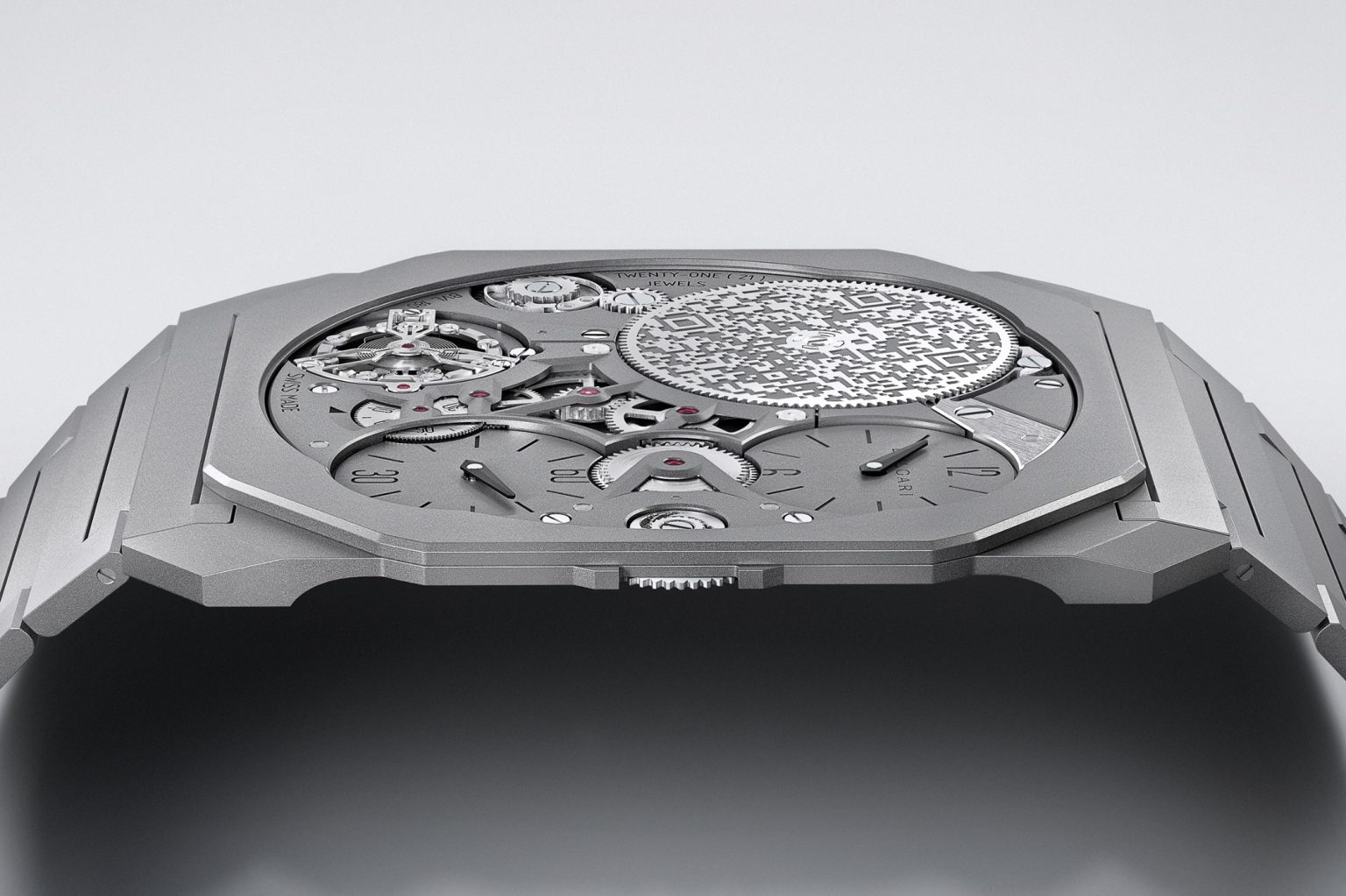 Mẫu đồng hồ Piaget Altiplano Ultimate Concept  (trên) và Bulgari Octo Finissimo Ultra đều từng lập kỷ lục đồng hồ siêu mỏng.