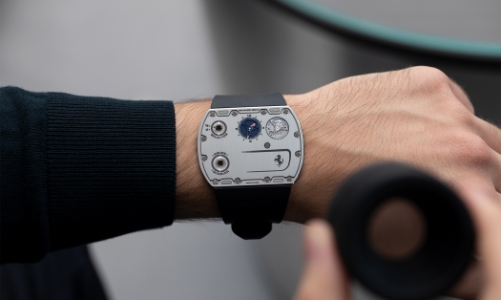 Cuộc đua đồng hồ siêu mỏng liên tiếp phá kỷ lục