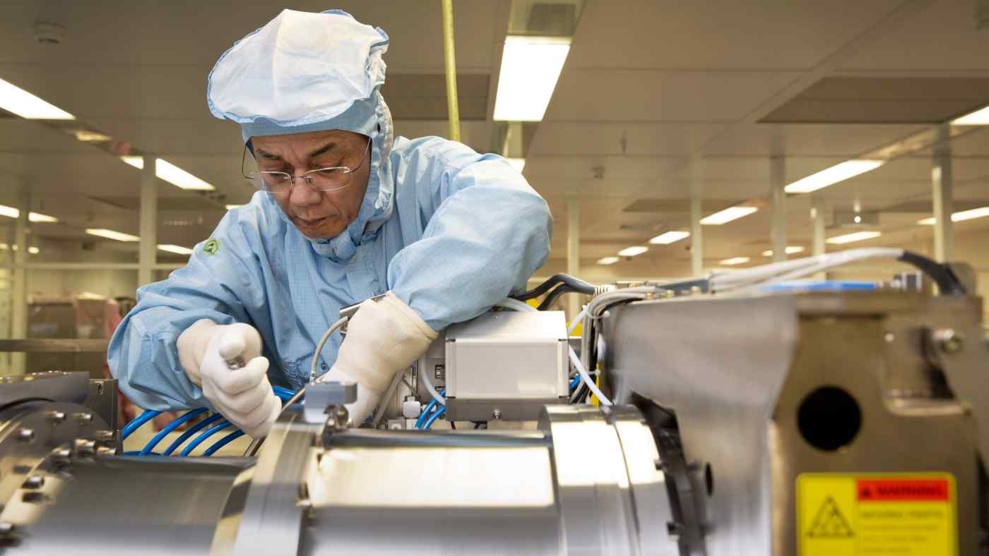 ASML c&oacute; trụ sở tại H&agrave; Lan l&agrave; nh&agrave; cung cấp thiết bị in thạch bản ch&iacute;nh để sản xuất chip ti&ecirc;n tiến.