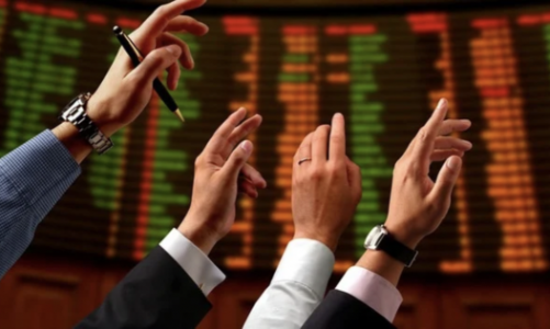 Hai công ty thép đầu tiên báo lãi sau những quý trượt dài trong thua lỗ 