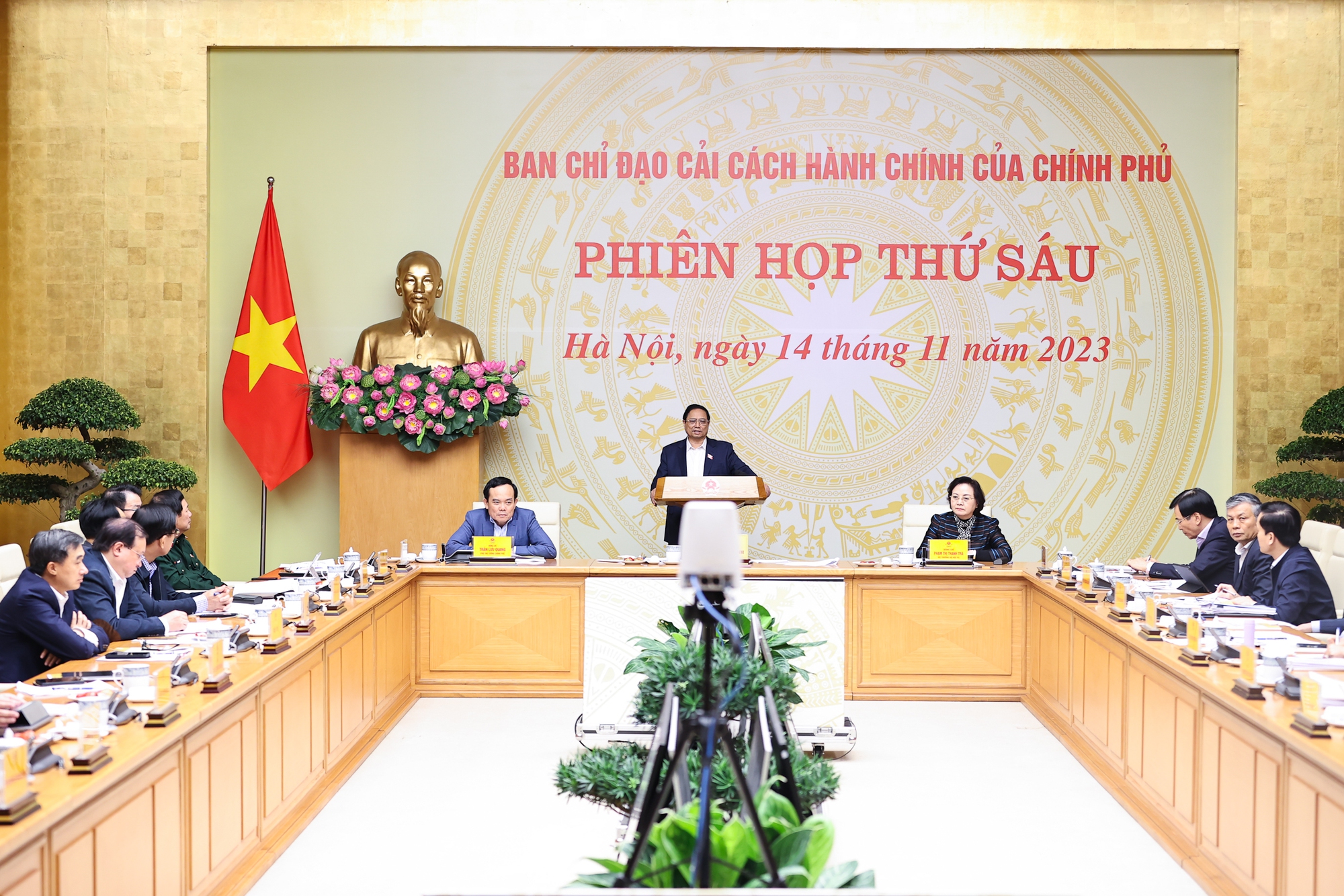 Thủ tướng Phạm Minh Ch&iacute;nh, Trưởng Ban Chỉ đạo Cải c&aacute;ch h&agrave;nh ch&iacute;nh của Ch&iacute;nh phủ chủ tr&igrave; phi&ecirc;n họp thứ s&aacute;u của Ban Chỉ đạo. Ảnh: VGP.