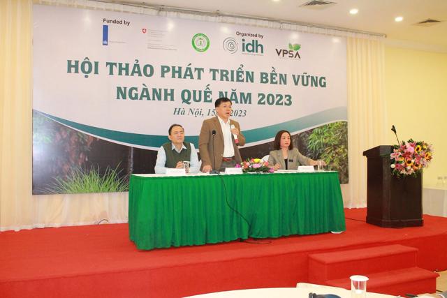 &Ocirc;ng Triệu Văn Lực, Ph&oacute; Cục trưởng Cục L&acirc;m nghiệp ph&aacute;t biểu tại hội thảo.