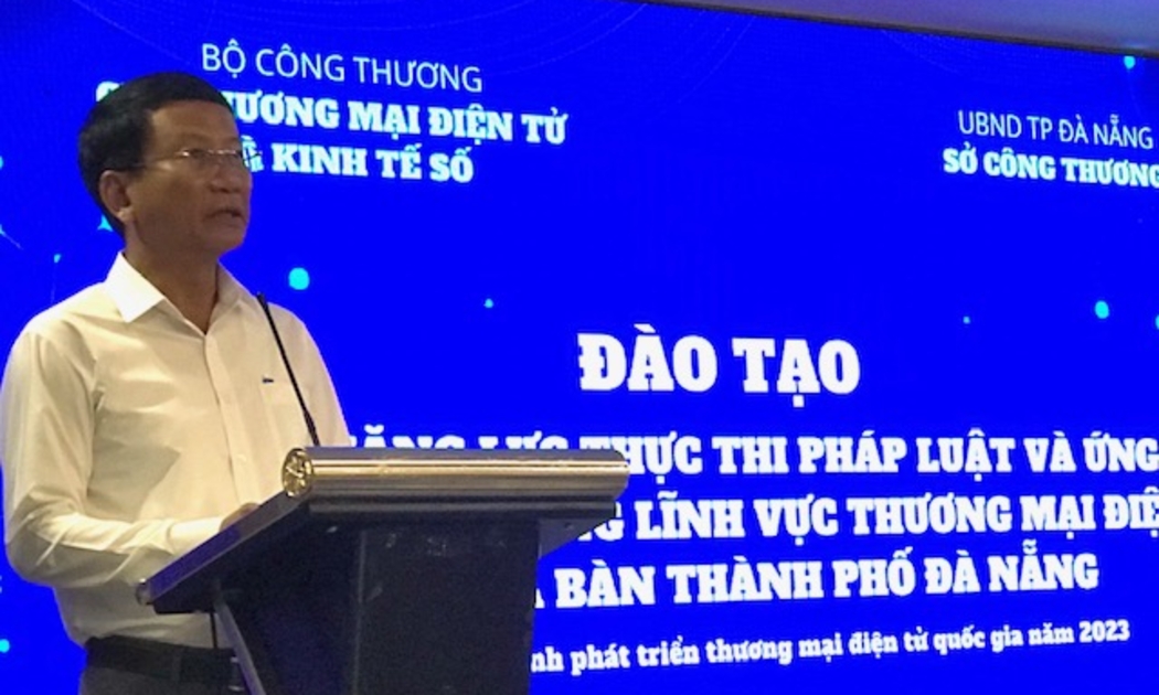 Ông Nguyễn Hữu Hạnh, Phó giám đốc Sở Công Thương phát biểu khai mạc lớp tập huấn.. Ảnh Ngô Anh Văn.