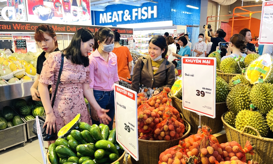 Siêu thị WinMart với đa dạng hàng hóa tươi ngon, được khách hàng tin dùng.