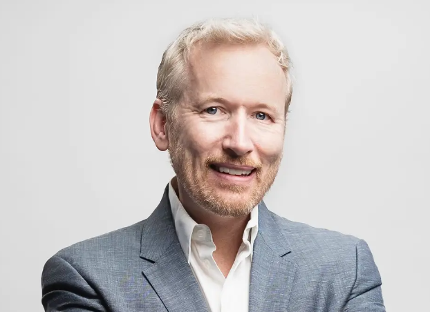 Gi&aacute;m đốc điều h&agrave;nh Prenuvo Andrew Lacy.