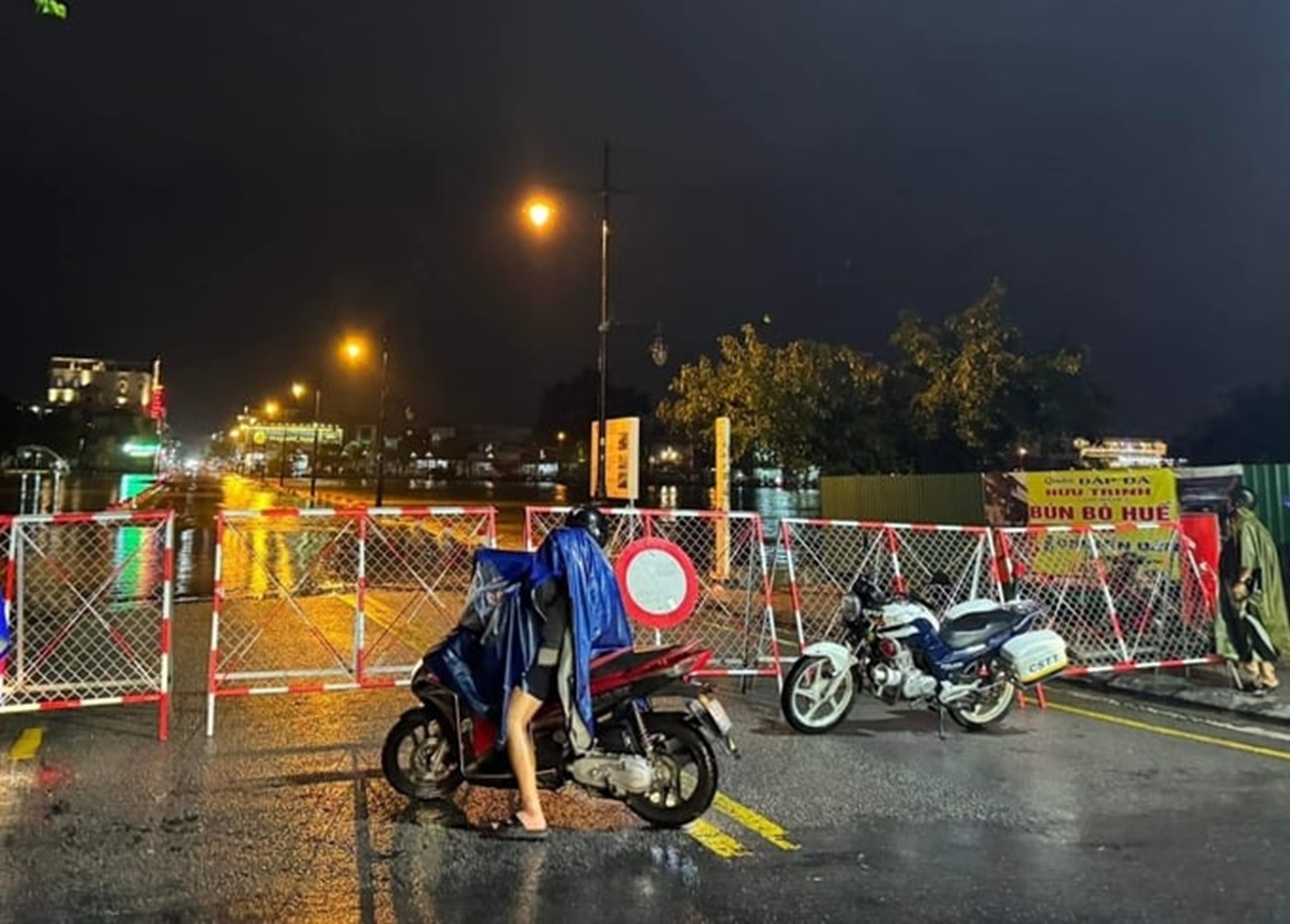 Tuyến đường qua khu vực Đập Đá (Huế) bị phong tỏa tạm thời.