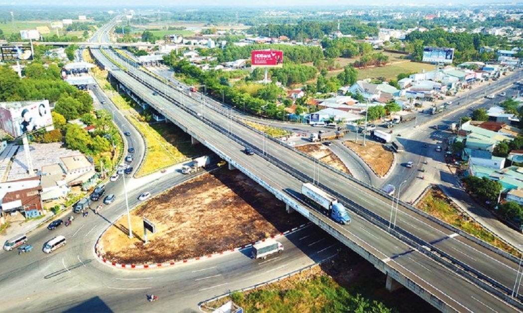 Ước tính mỗi năm, Chính phủ Việt Nam chỉ có thể dành 15-18 tỷ USD (khoảng 7% GDP) cho chi tiêu cơ sở hạ tầng trong tổng nhu cầu đầu tư hàng năm từ 25-30 tỷ USD.
