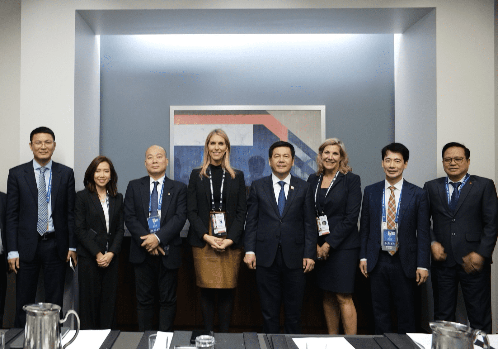 Vietnamese officials and Walmart representatives at the meeting. Source: MoIT