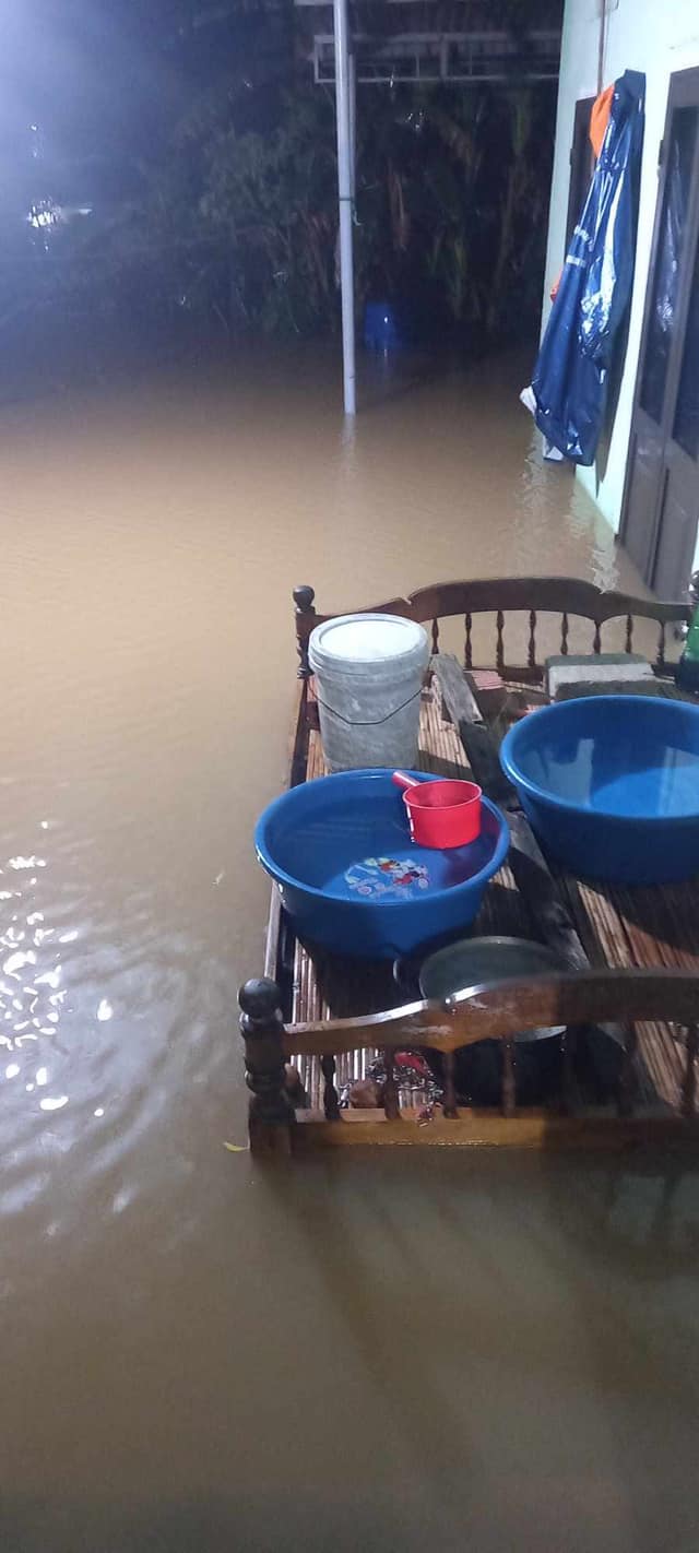 Nước lũ cao l&ecirc;n trong đ&ecirc;m ng&agrave;y 15/11 tại Hải Lăng