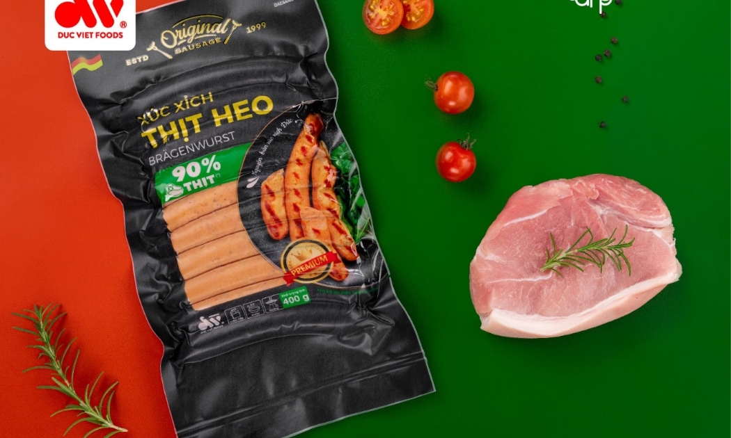 Nguyên liệu chính là thịt nạc vai chọn lọc tạo độ mềm, ngọt tự nhiên cho sản phẩm.