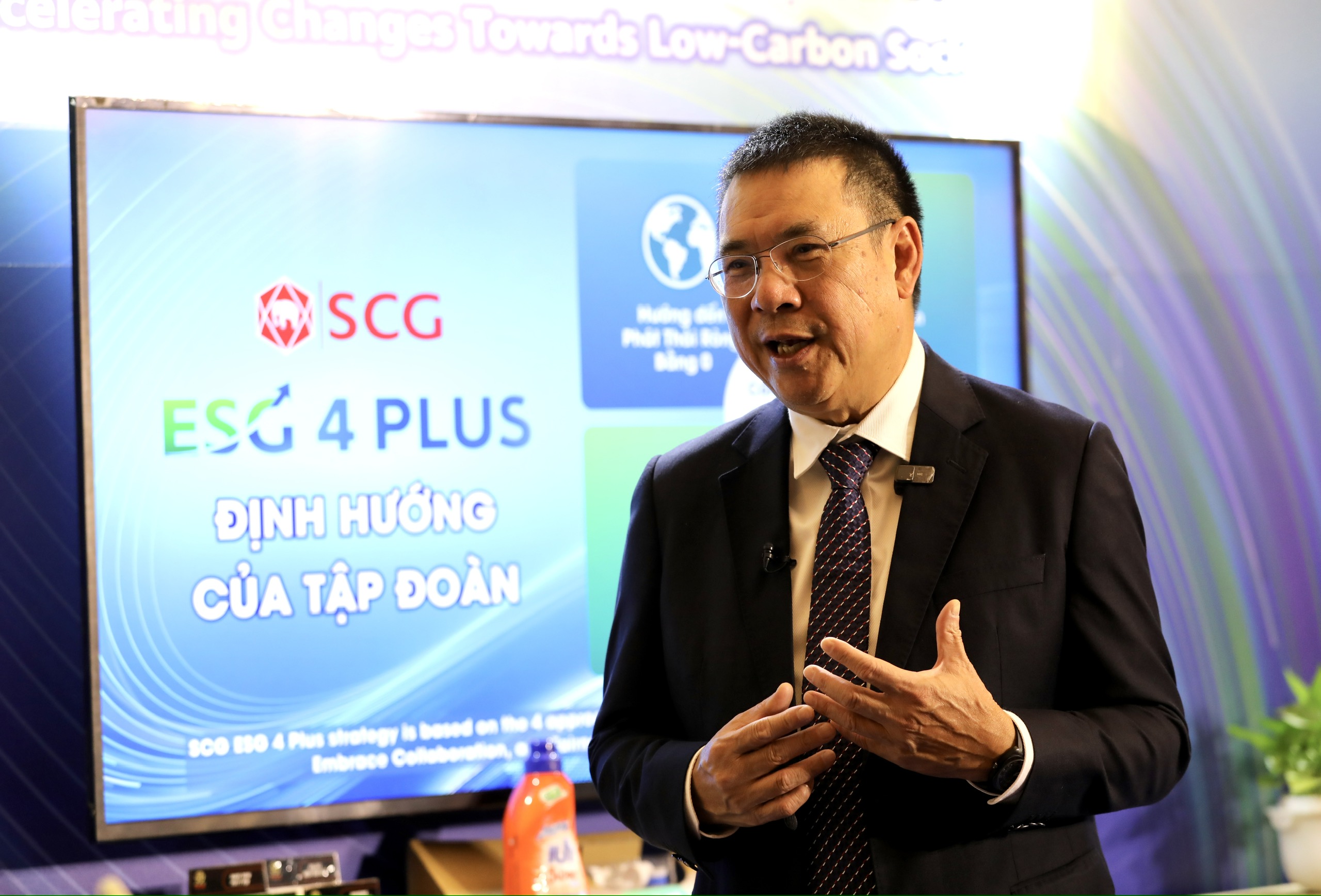 Ông Roongrote Rangsiyopash chia sẻ bên lề Diễn đàn Kinh tế tuần hoàn 2023. Ảnh: Việt Dũng.