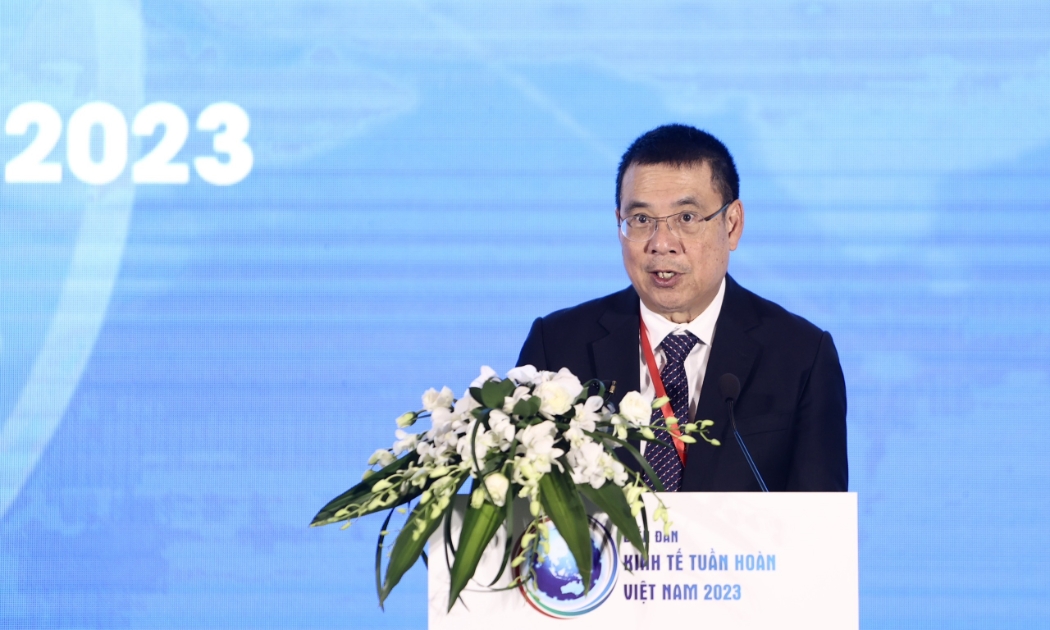 Ông Roongrote Rangsiyopash, Chủ tịch kiêm Giám đốc điều hành Tập đoàn SCG, phát biểu tại diễn đàn Kinh tế tuần hoàn 2023. Ảnh: Việt Dũng.