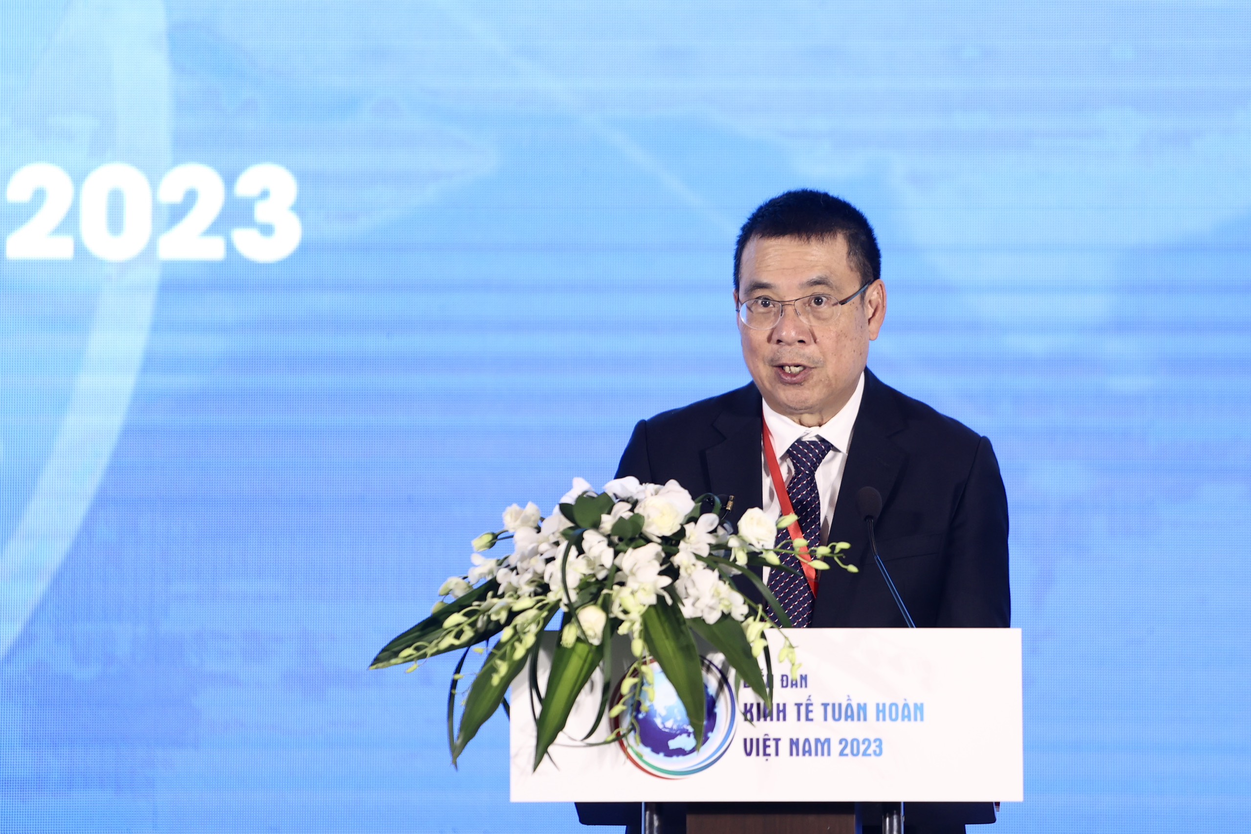 Ông Roongrote Rangsiyopash, Chủ tịch kiêm Giám đốc điều hành Tập đoàn SCG, phát biểu tại diễn đàn Kinh tế tuần hoàn 2023. Ảnh: Việt Dũng.