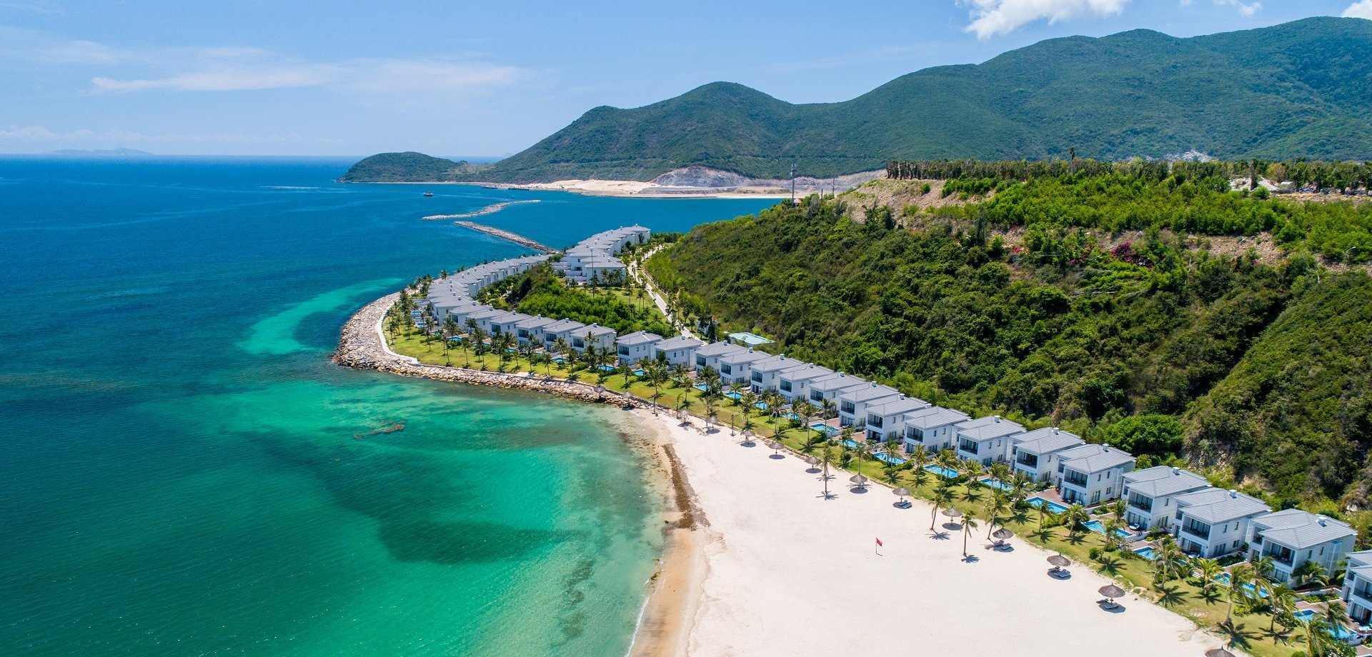 T&iacute;nh đến hết th&aacute;ng 10/2023, tổng lượng kh&aacute;ch quốc tế đến Việt Nam đạt khoảng 10 triệu lượt, kh&aacute;ch du lịch nội địa đạt 99 triệu lượt.