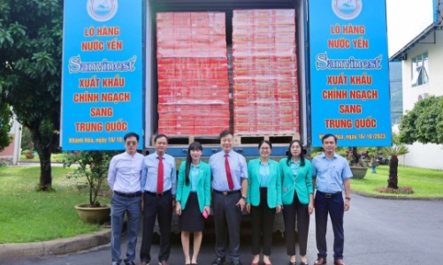 Lô hàng đầu tiên nước yến Sanvinest được xuất khẩu chính ngạch sang Trung Quốc