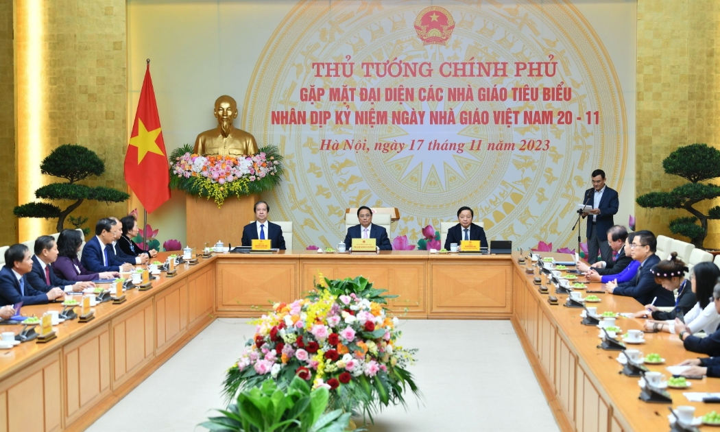 Thủ tướng Chính phủ gặp mặt đại diện các nhà giáo tiêu biểu. Ảnh: VGP