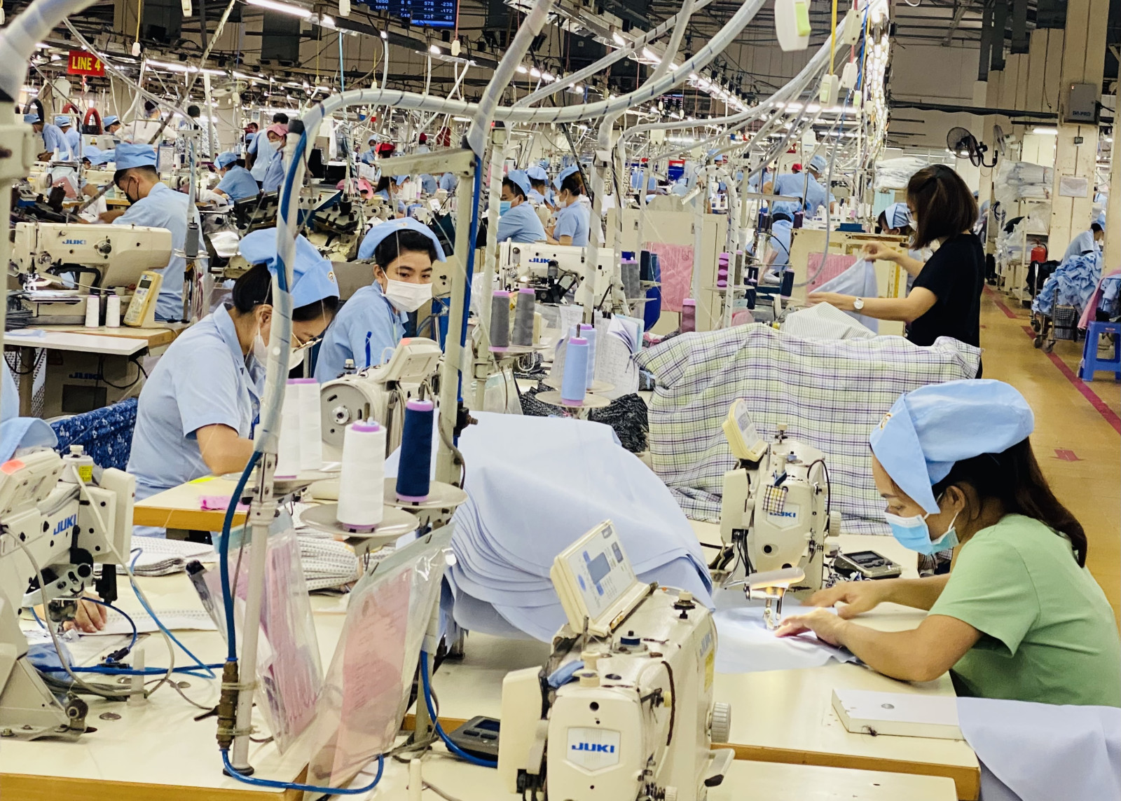 Doanh nghiệp phải đối mặt với nhiều thách thức dồn dập trong 3 năm vừa qua.