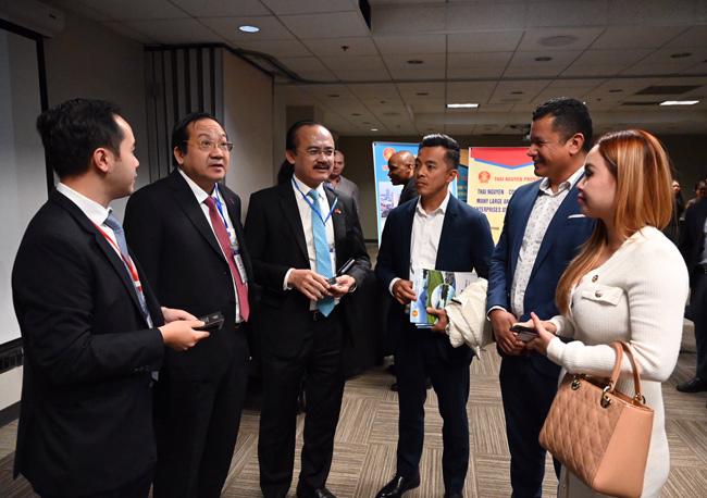 Long An officials meet with US businesses in Los Angeles on November 13.