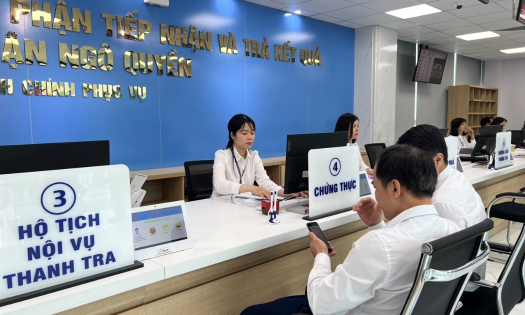 Thực hiện dịch vụ công trực tuyến giúp giảm phí và lệ phí cho người dân