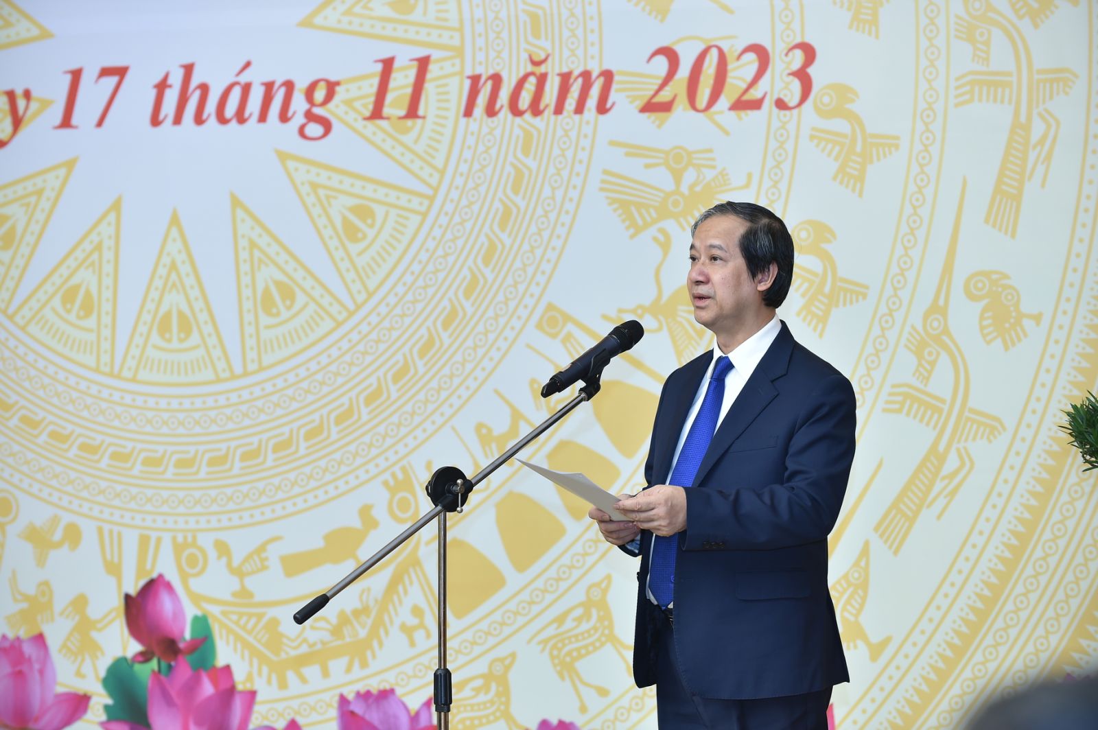 Thay mặt cho ng&agrave;nh Gi&aacute;o dục & Đ&agrave;o tạo, Bộ trưởng Nguyễn Kim Sơn gửi lời cảm ơn s&acirc;u sắc đến Thủ tướng Ch&iacute;nh phủ v&igrave; sự quan t&acirc;m hết sức &yacute; nghĩa n&agrave;y.