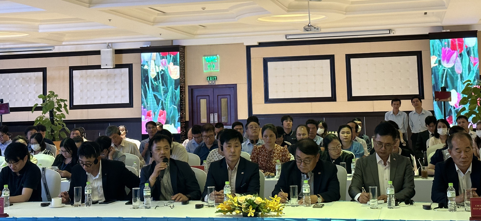Representatives from South Korean businesses at the dialogue. 