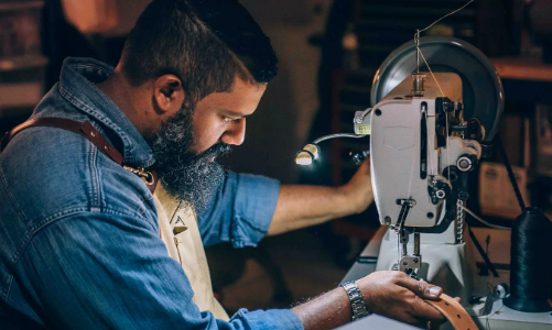 Các quốc gia châu Âu khuyến khích người dân “ăn chắc, mặc bền”